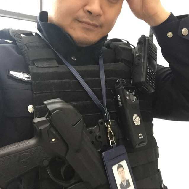 穿制服执行任务中被称赞很帅是什么体验警察会认为自己穿制服很帅吗