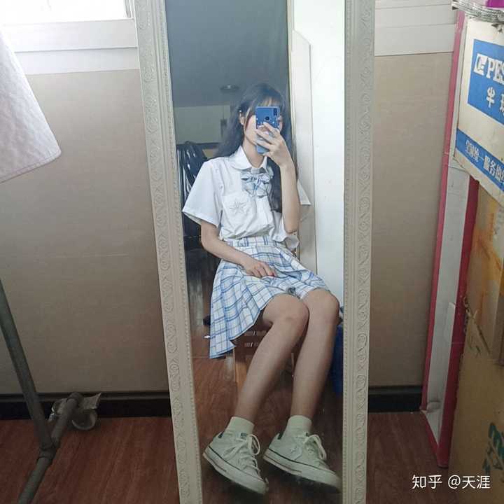 jk制服格裙配帆布鞋穿什么袜子好看