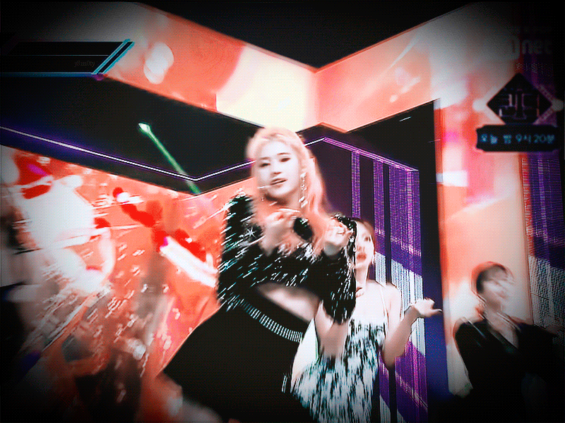 这是twice的 what is love 180412 mcd舞台 →指路b站 av22013769