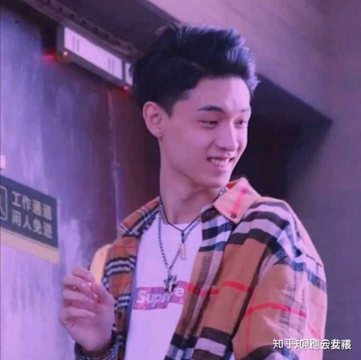想要秦霄贤的全面屏壁纸,有没有小姐妹可以分享几张 谢谢各位小姐妹?