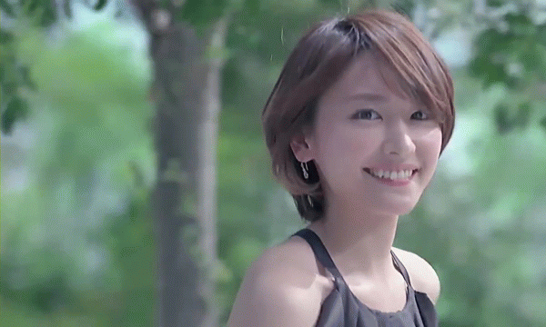 第四,结合小伙伴们的要求,我向大家奉上新垣结衣的动态图.