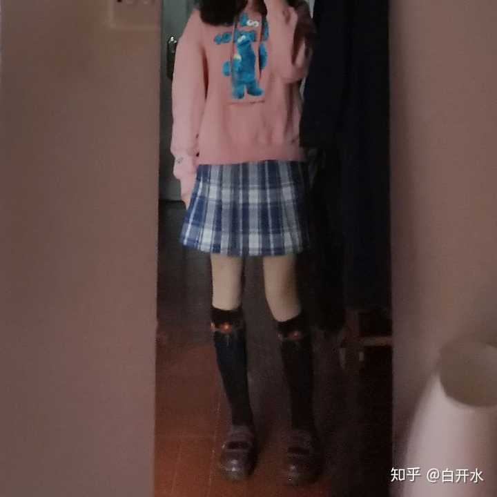 有漂亮小姐姐给推荐下最近能买到的好看的小裙子嘛~?