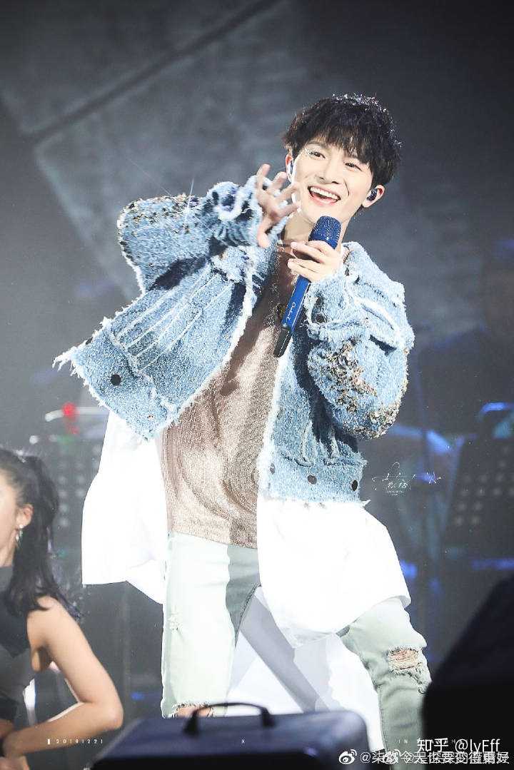 最喜欢周深的哪套服装.(演唱会)?