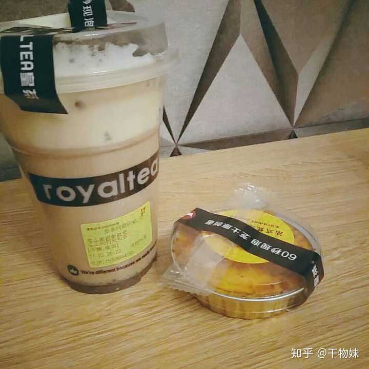 在酒店房间我说口渴她给点的奶茶