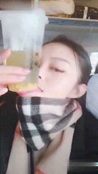 女生吐舌头到底有多性感?