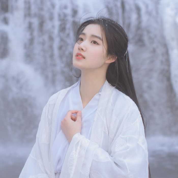 有无仙气一点的古风真人女生头像?