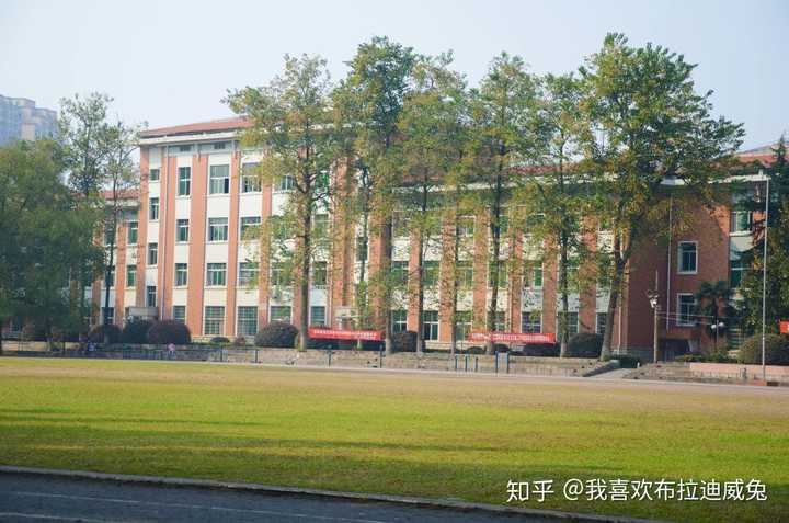 湖南工程学院的校园环境如何?
