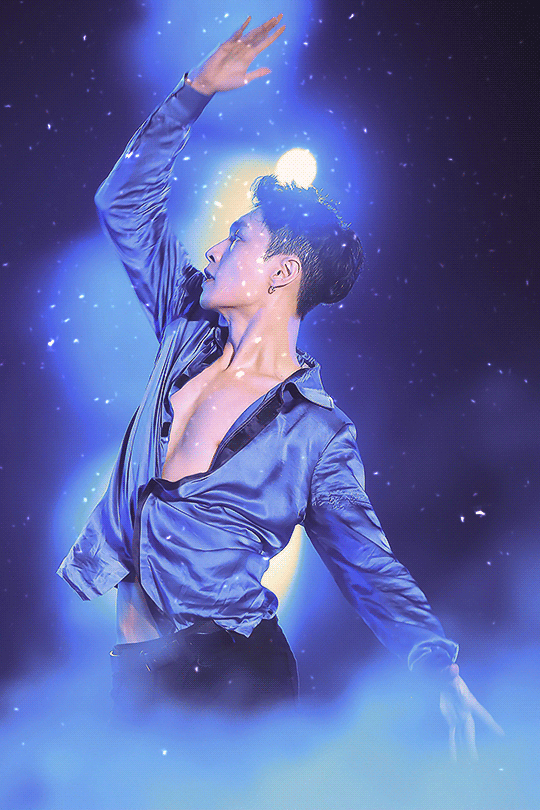 动漫 卡通 漫画 头像 540_810 竖版 竖屏 gif 动态图 动图