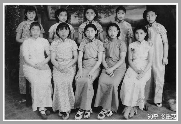 女性穿衣也不再那么保守 20世纪30年代末期 在西式服装观念和收腰装袖