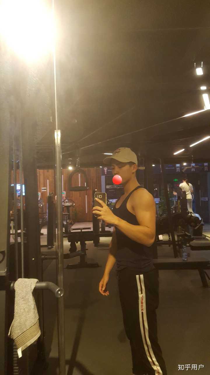 00 后的肌肉男是什么样子的 ?