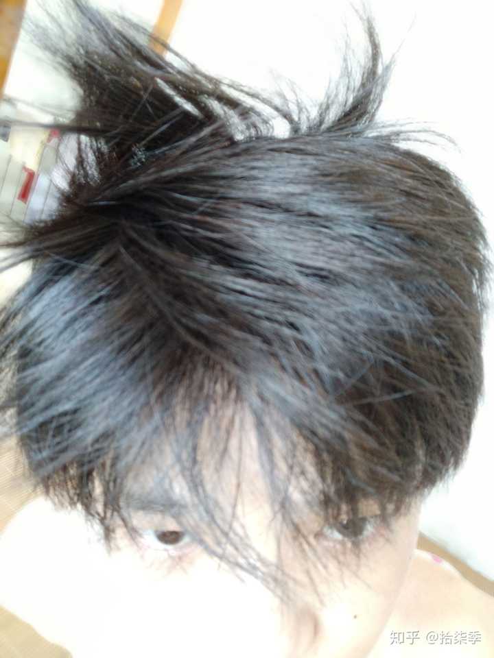 怎样防止睡觉醒来头发乱的和鸡窝一样?