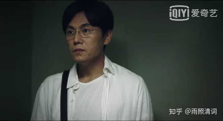 或是警察问完话后脸上的阴沉