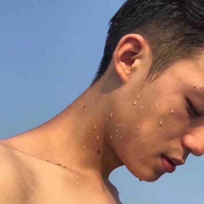 有哪些适合男生用的超级酷的微信头像?