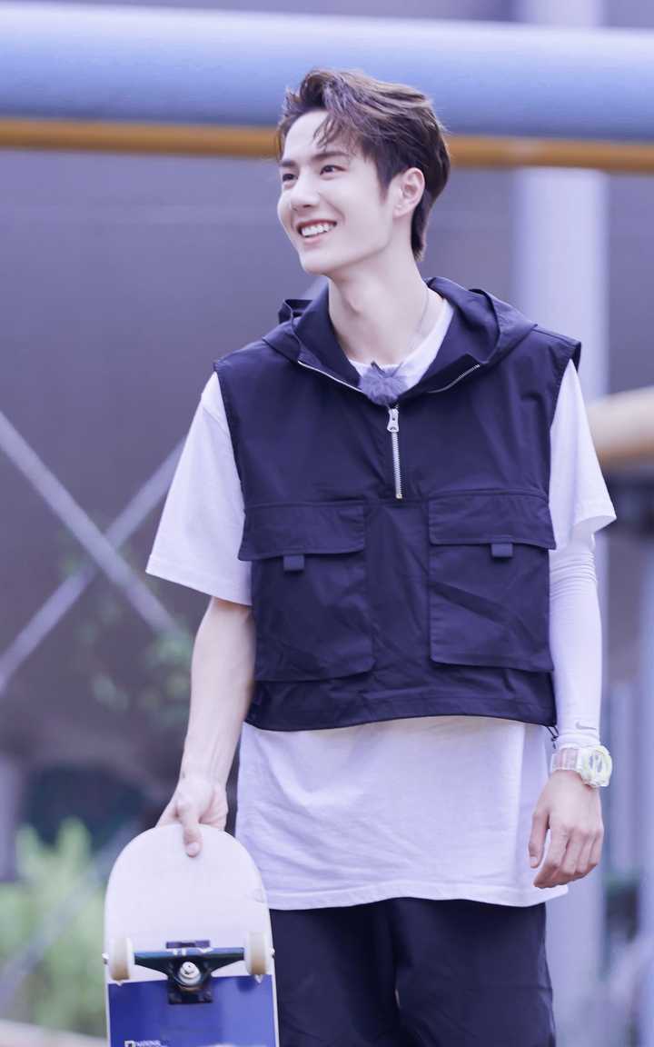 有没有肖战王一博那种比较少见惊艳的照片谢谢?