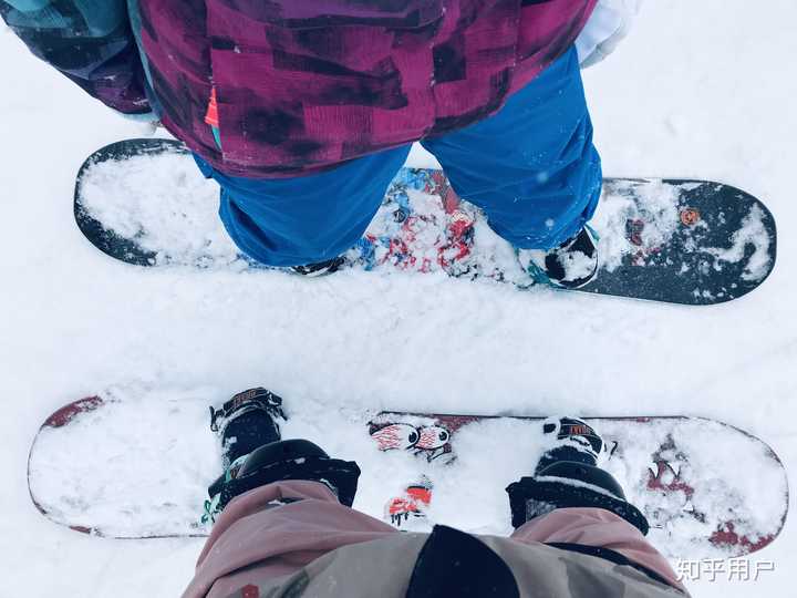 请问滑雪里的落叶飘是情侣动作吗?