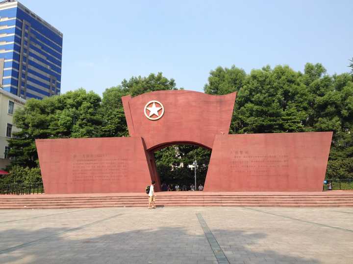 (已成事实的"团一大广场")