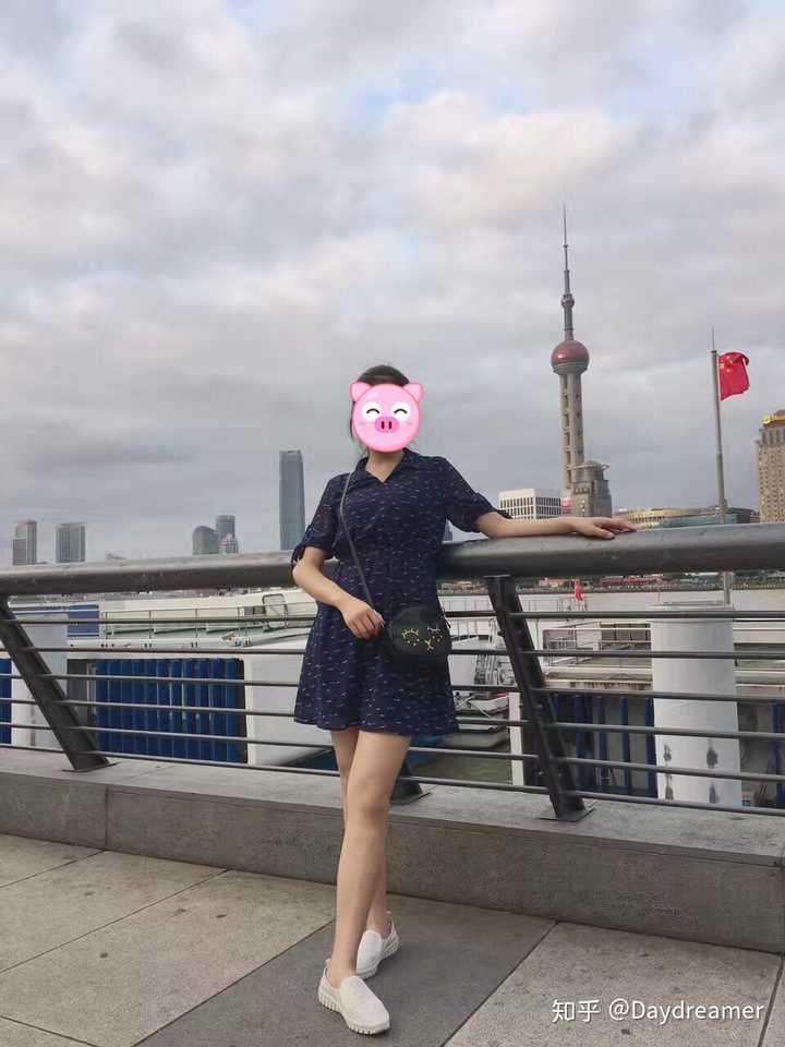 平时没人帮我拍全身照 上图是2016年朋友圈的图 腿长就长在 大腿!