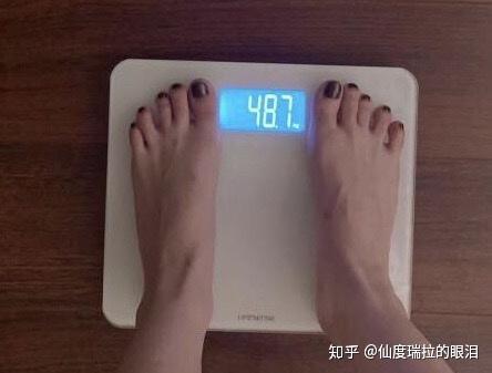 去年从152斤减到97斤,可以告诉你,减肥肯定得扛饿.