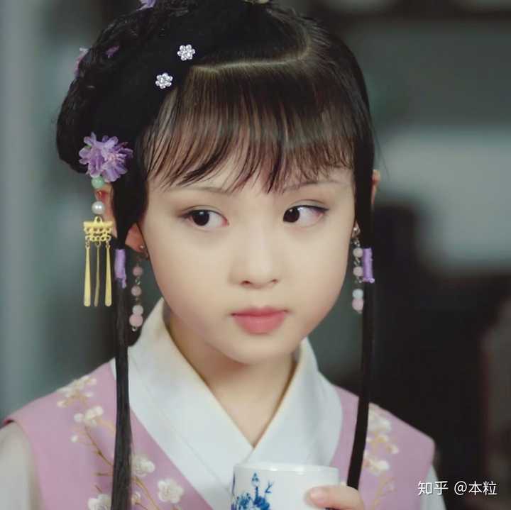 小黛玉周漾玥 07年的 我是她的姐姐粉啊 称不上盛世美颜 但是真的很