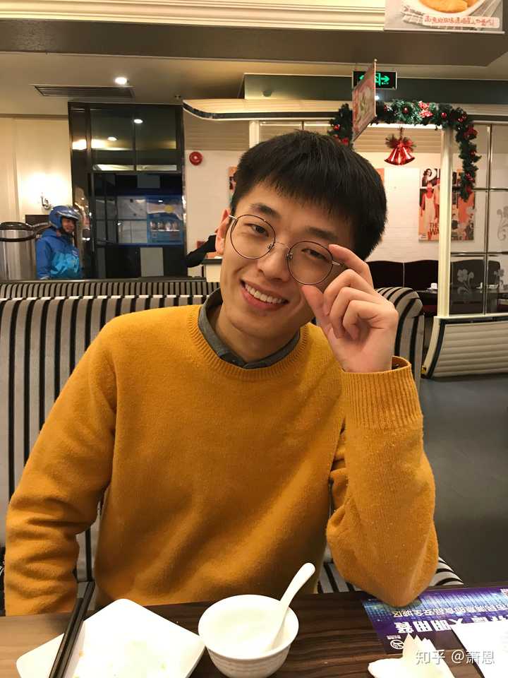 在顶着这样的憨憨发型一个月后,我烫了一下头发,于是变成了这样(唯一