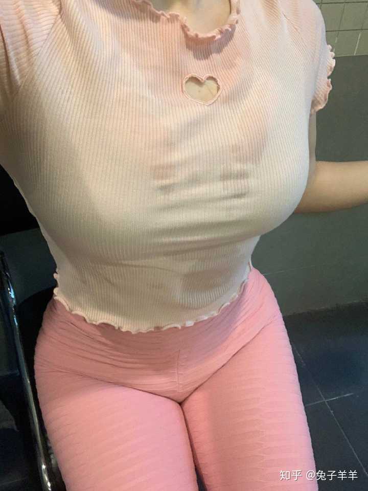 如何看待现在女孩穿瑜伽裤出行?