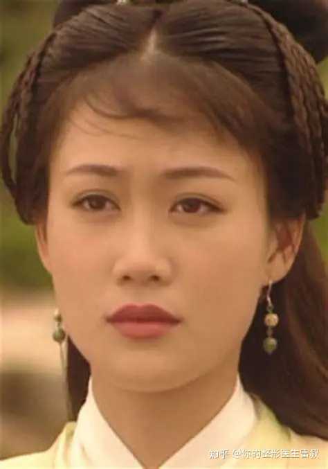 另外老牌新加坡女星范文芳也是塌鼻子美女.不过好在她鼻头不大.
