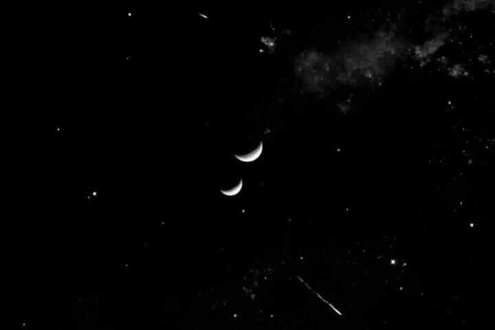 我这个黑暗系不是指图片很黑暗  就单指是黑色 然后月亮真的很美