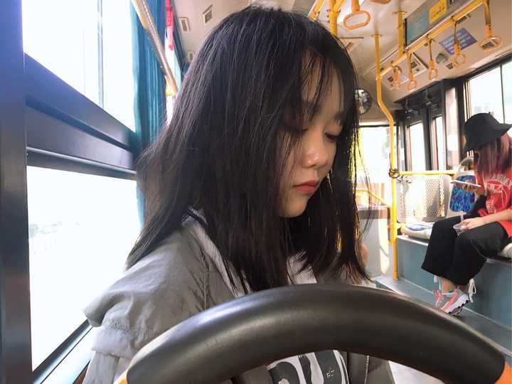 侧脸  