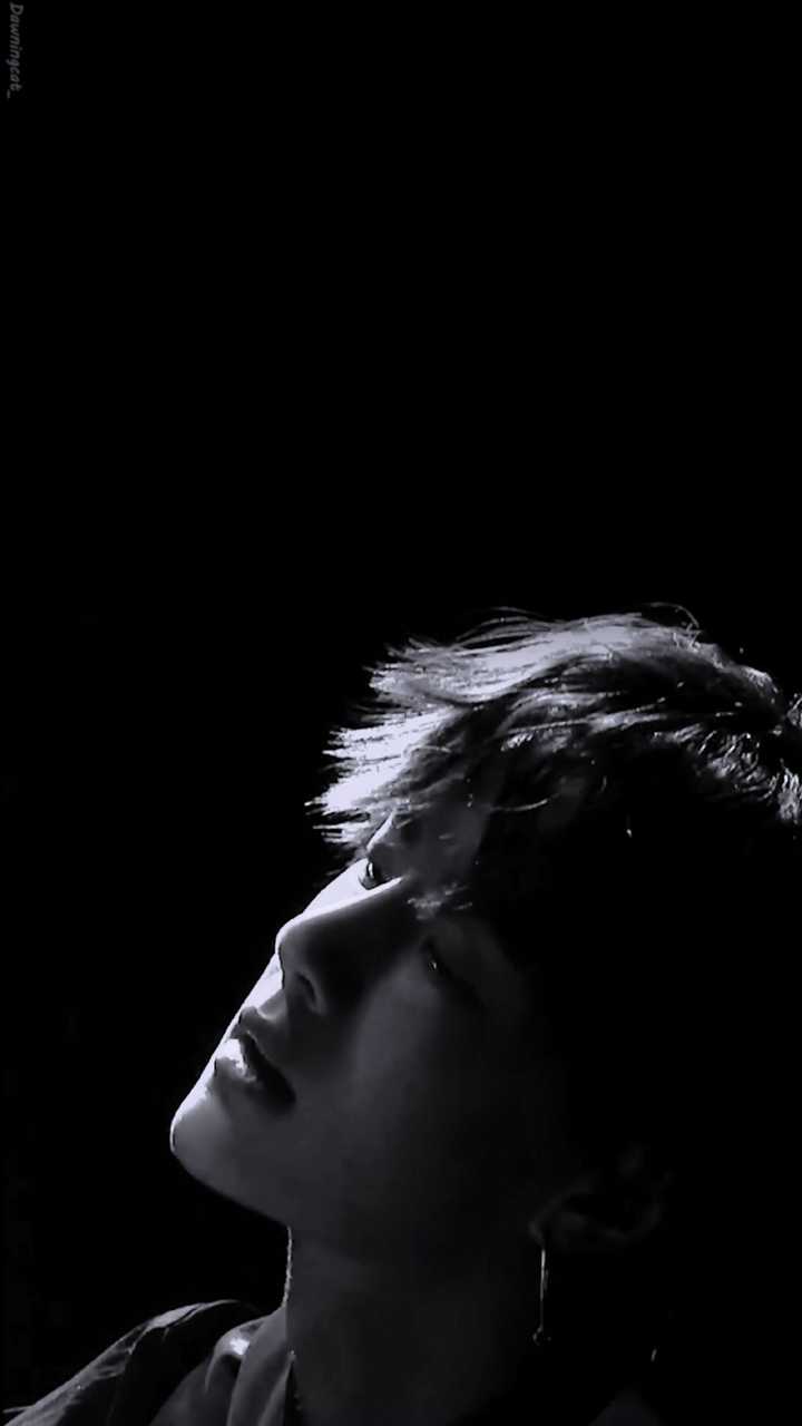 有没有很色气的男性的图片作壁纸?