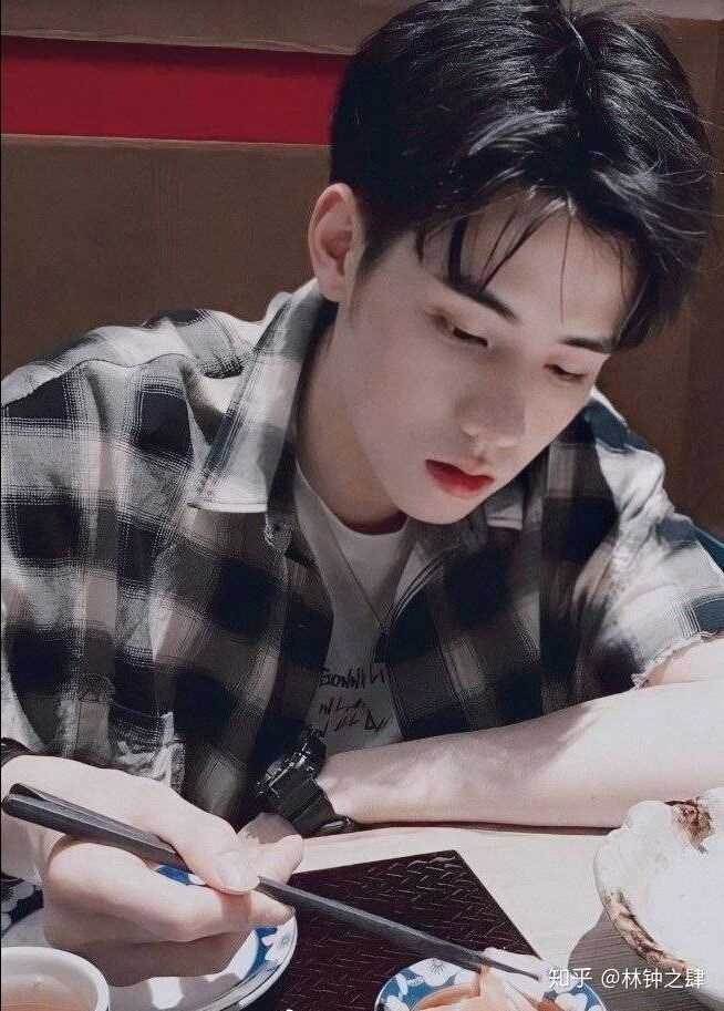 有没有r1se好看的图片,合照个人都可以.想看他们的美貌.●^●?