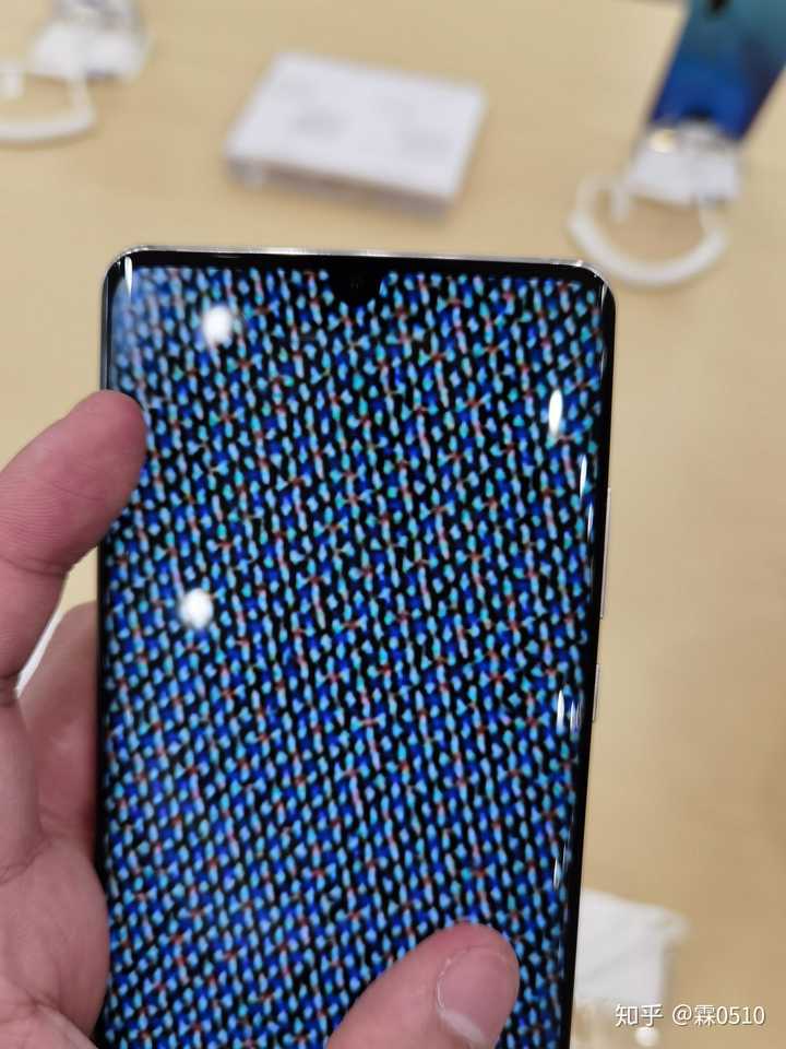 华为p40pro周冬雨屏幕,华为p40pro屏幕 华为p40pro,看到关于混用屏幕的事,请问怎么看屏幕是不是京东方周冬雨
