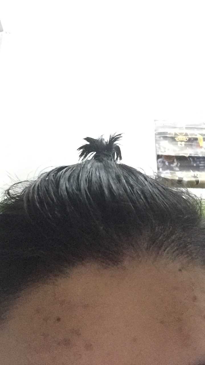 整个人都戏精上身了 上次修完头发已经有这么长了 昨天洗完澡,玩头发