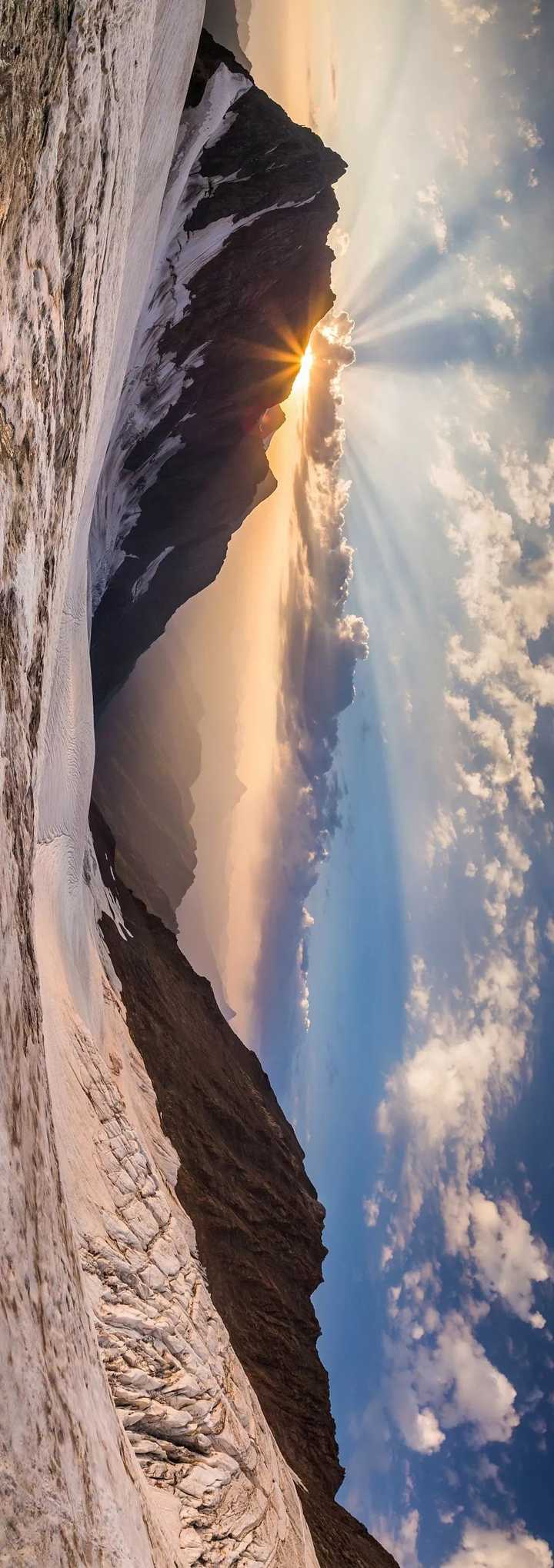 请横屏观看,高加索山mount laila,图片源自@vcg