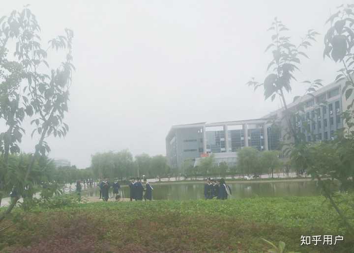 蚌埠医学院的图书馆或教室环境如何?是否适合上自习?