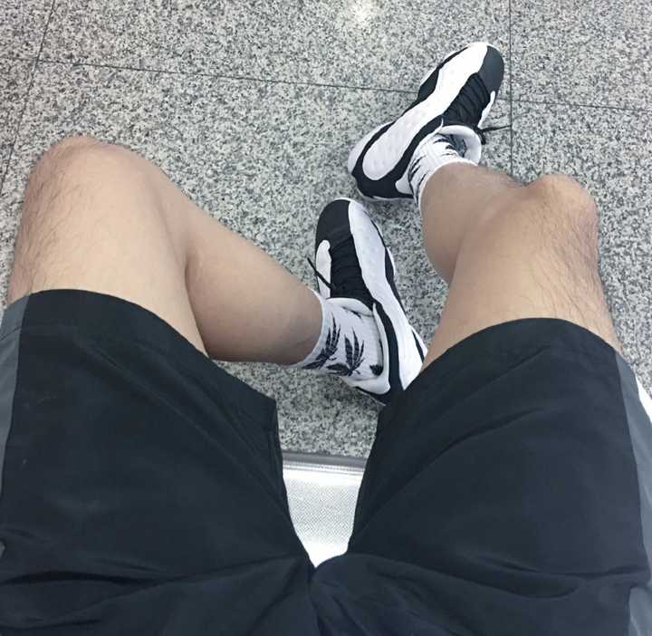 男生如果看待足控和白袜控?