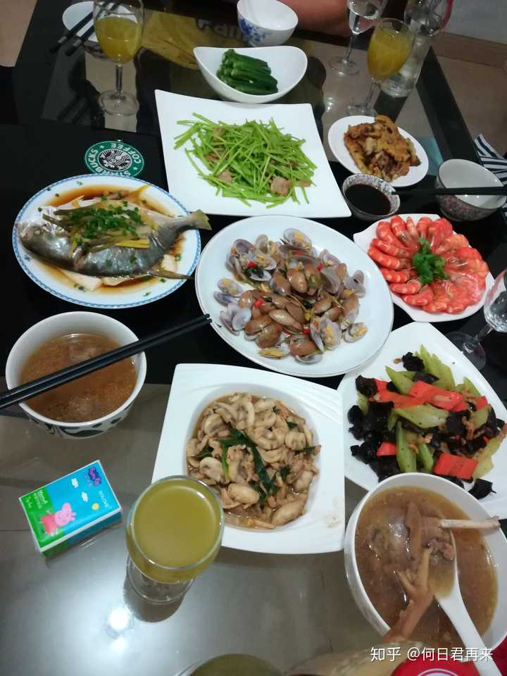 去蔡同学家里吃饭 他姐姐自己做的一桌菜 超棒!