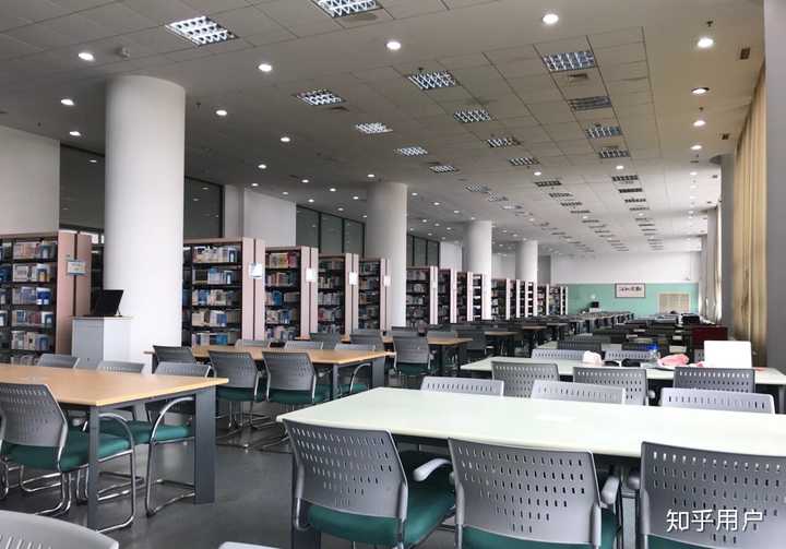 上海海事大学的图书馆或教室环境如何?是否适合上自习