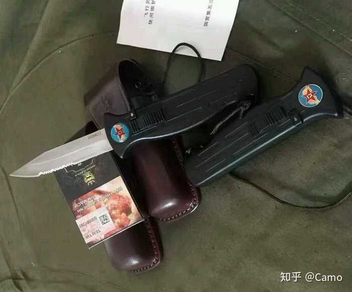 伞刀 是空军有关人员随身使用的一种专用军刀,主要分为两类三种 一类