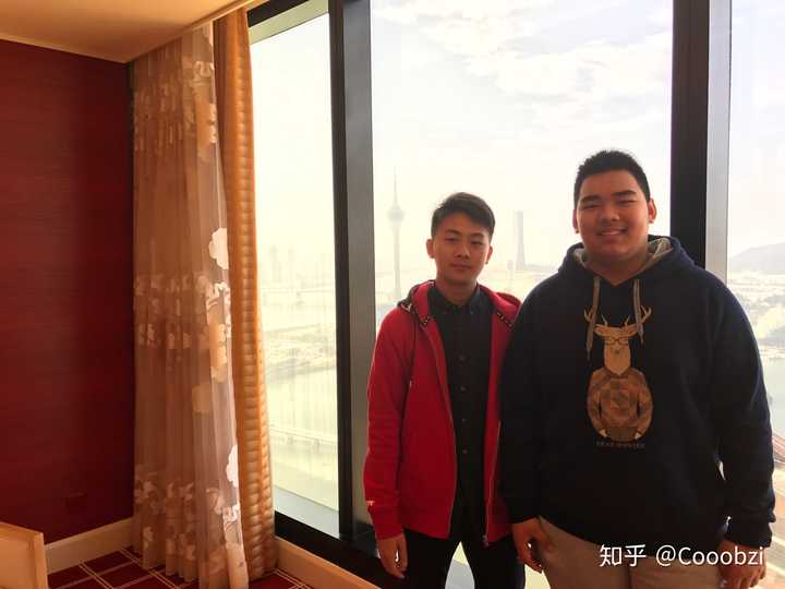 但我刚刚跟我女朋友在一起的时候我有差不多280斤 181 可以想象多么