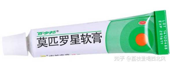 使用抗生素类的软膏,比如,红霉素,莫普罗星软膏等, 涂抹在伤口上预防