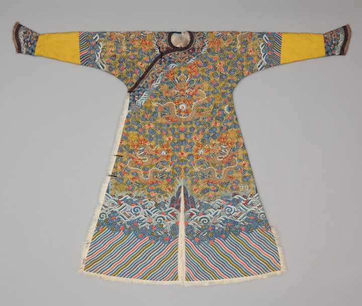 这是 旗装文物,属于 古代服饰,属于 旗装.
