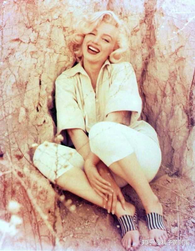 求一些玛丽莲·梦露(marilyn monroe)年轻时的美照?