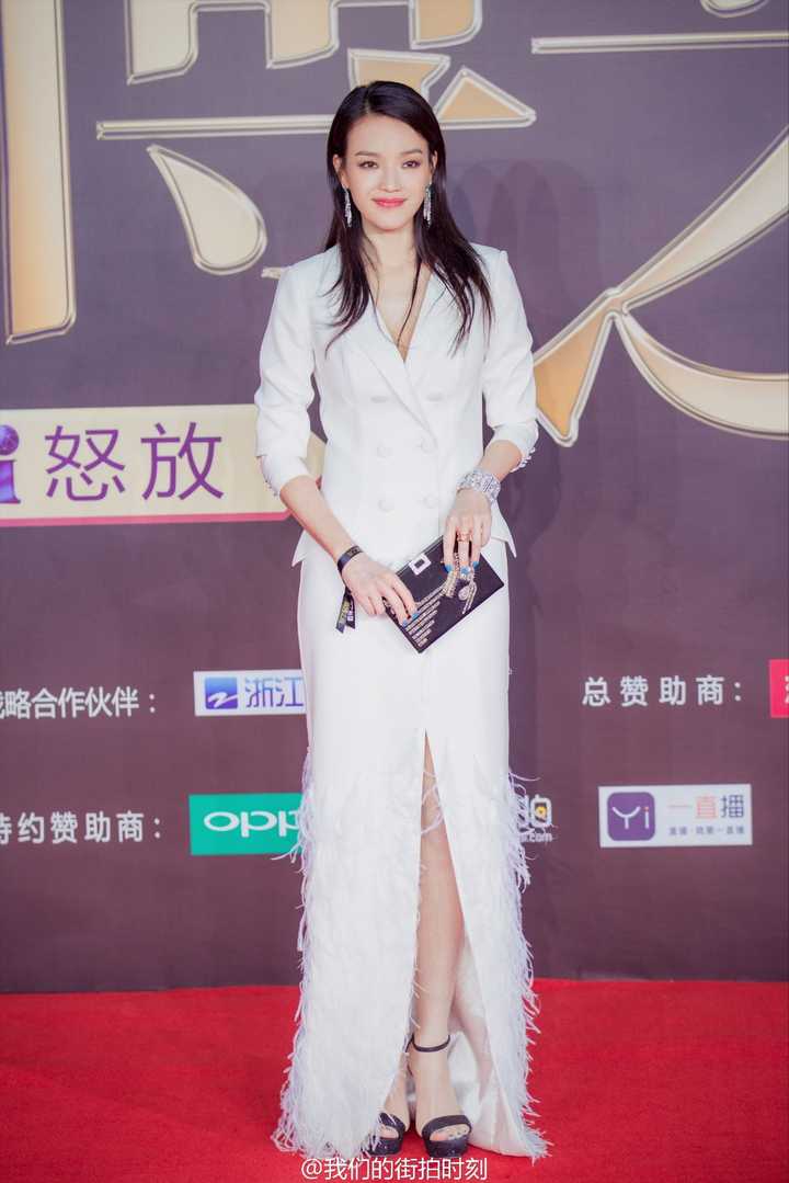 大家有存的让你觉得惊艳的女明星礼服图吗?