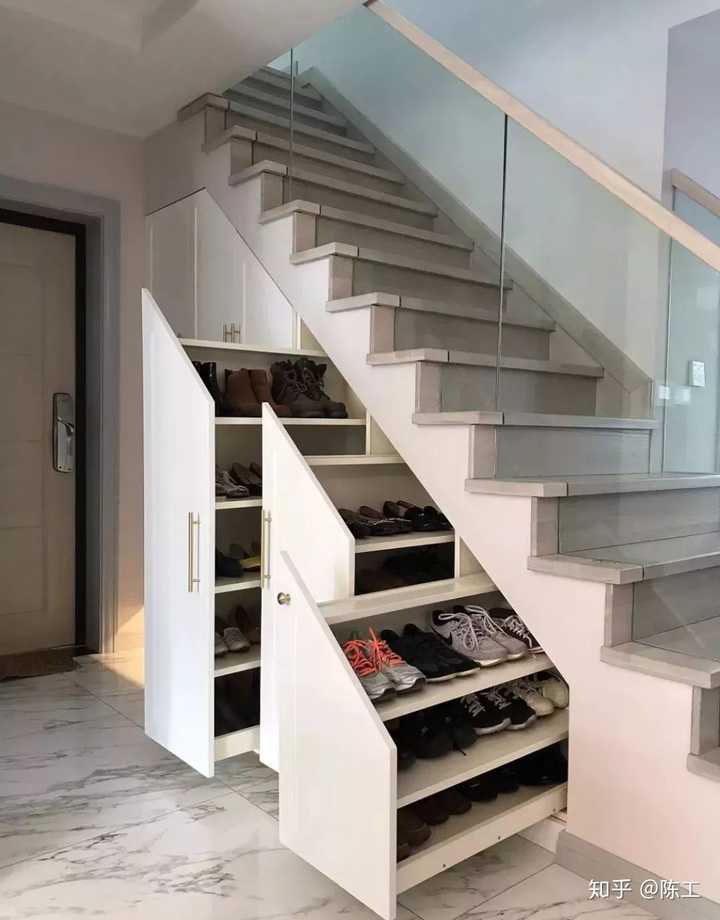 楼梯下面做鞋柜怎么设计?