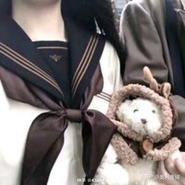 有没有那种男生穿西装的情侣头像?
