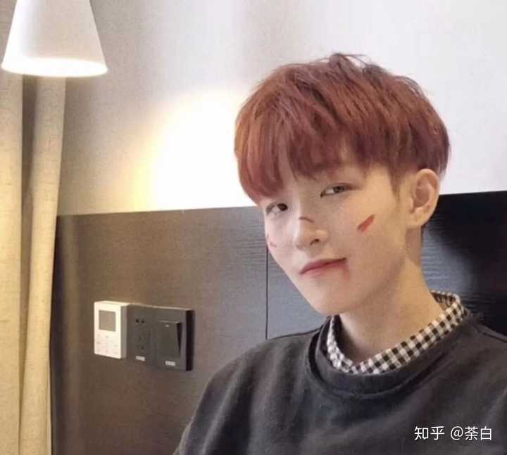 男孩子,大学在读,蛮多人夸可爱(*/63*)好想染一个头发呀,求推荐
