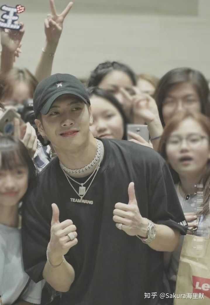 新jacky了解王嘉尔应该看什么?