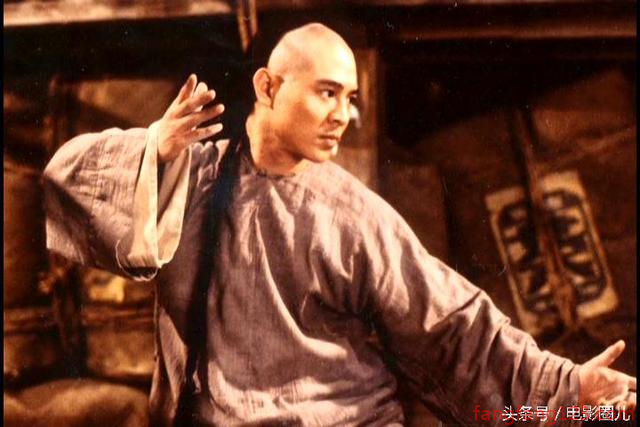 为什么成龙这么老了还在拍动作电影 而李连杰比成龙年轻一点却没有拍