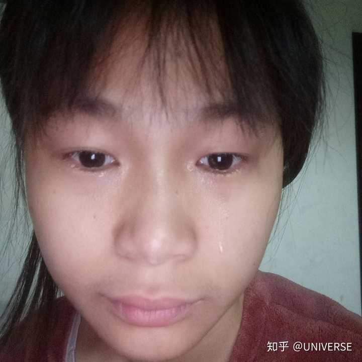 有没有人五官不好看 比如 小眼睛,单眼皮,塌鼻子,大鼻子,厚嘴唇 但拼