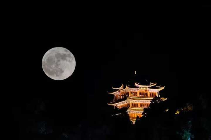 一轮明月耀天心.万古楼与超级月亮.